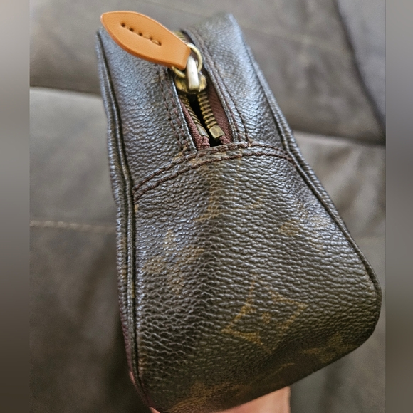 Louis Vuitton, makeup bag. Usable condition. Zipper works. - Picture 2 of 13